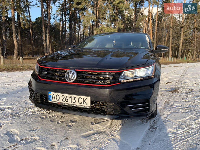 Седан Volkswagen Passat 2018 в Києві