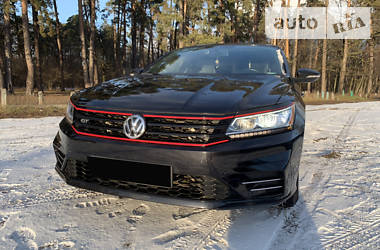 Седан Volkswagen Passat 2018 в Киеве