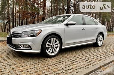 Седан Volkswagen Passat 2017 в Житомире