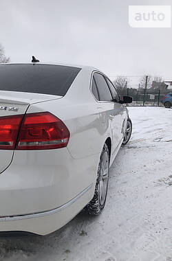 Седан Volkswagen Passat 2012 в Ивано-Франковске