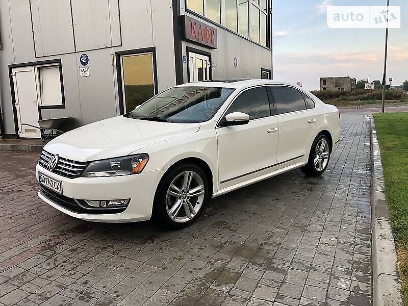 Седан Volkswagen Passat 2012 в Ивано-Франковске