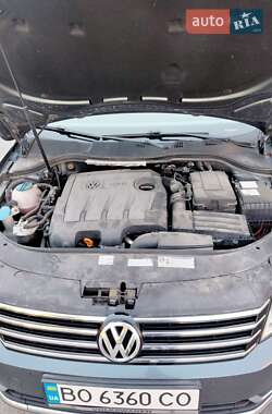 Універсал Volkswagen Passat 2012 в 