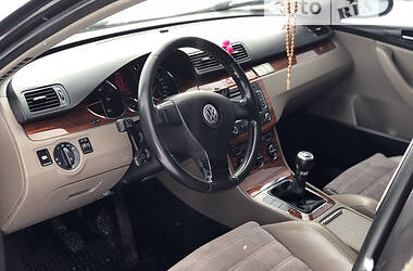 Седан Volkswagen Passat 2005 в Хусте