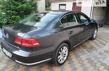 Седан Volkswagen Passat 2011 в Черновцах