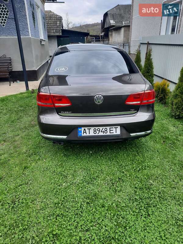 Седан Volkswagen Passat 2012 в Івано-Франківську