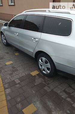 Универсал Volkswagen Passat 2009 в Бориславе