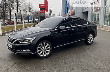 Седан Volkswagen Passat 2017 в Киеве