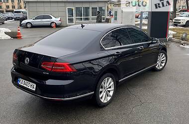 Седан Volkswagen Passat 2017 в Киеве