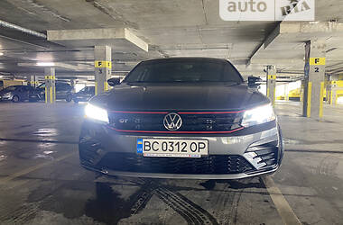 Седан Volkswagen Passat 2018 в Львове
