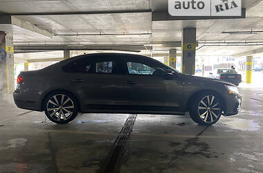 Седан Volkswagen Passat 2018 в Львове