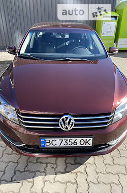 Седан Volkswagen Passat 2012 в Львове