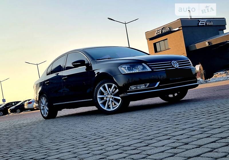 Седан Volkswagen Passat 2012 в Мукачевому