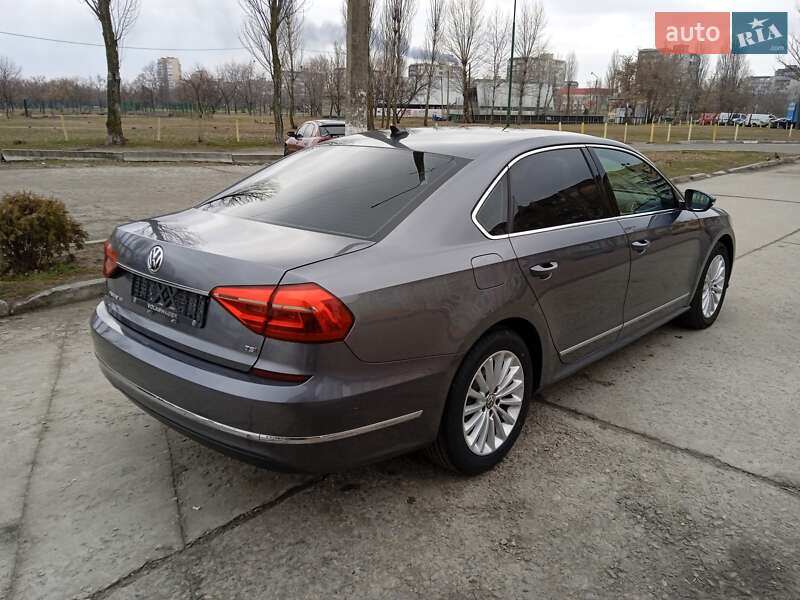 Седан Volkswagen Passat 2015 в Киеве