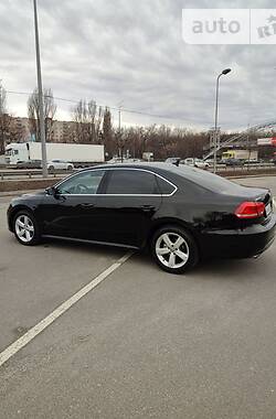 Седан Volkswagen Passat 2012 в Киеве