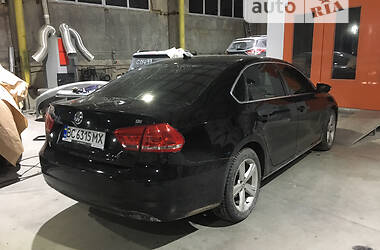 Седан Volkswagen Passat 2012 в Львове