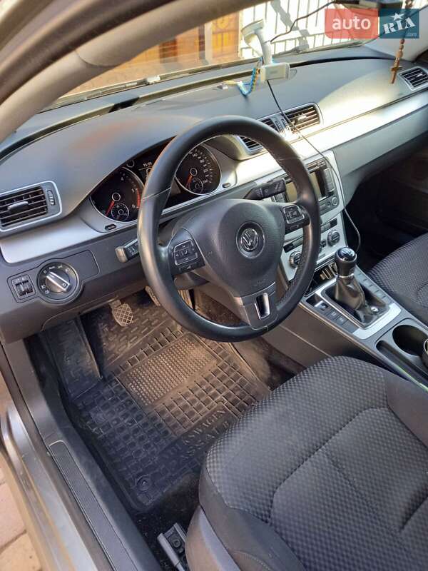 Универсал Volkswagen Passat 2012 в Киеве фото 11 Универсал Volkswagen Passat 2012 в Киеве