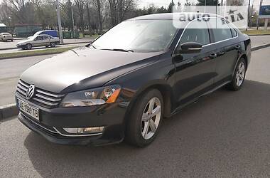 Седан Volkswagen Passat 2013 в Днепре