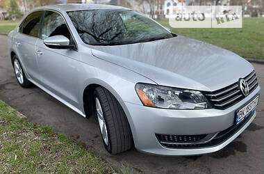 Седан Volkswagen Passat 2012 в Ровно