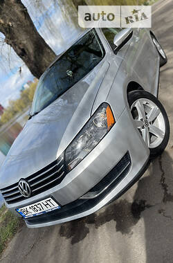 Седан Volkswagen Passat 2012 в Ровно