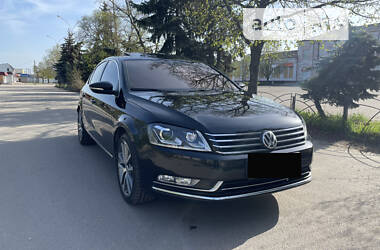 Седан Volkswagen Passat 2014 в Дніпрі