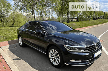 Седан Volkswagen Passat 2017 в Киеве