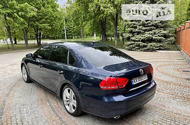 Седан Volkswagen Passat 2013 в Харкові