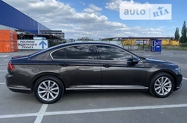 Седан Volkswagen Passat 2017 в 