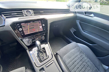 Седан Volkswagen Passat 2017 в 