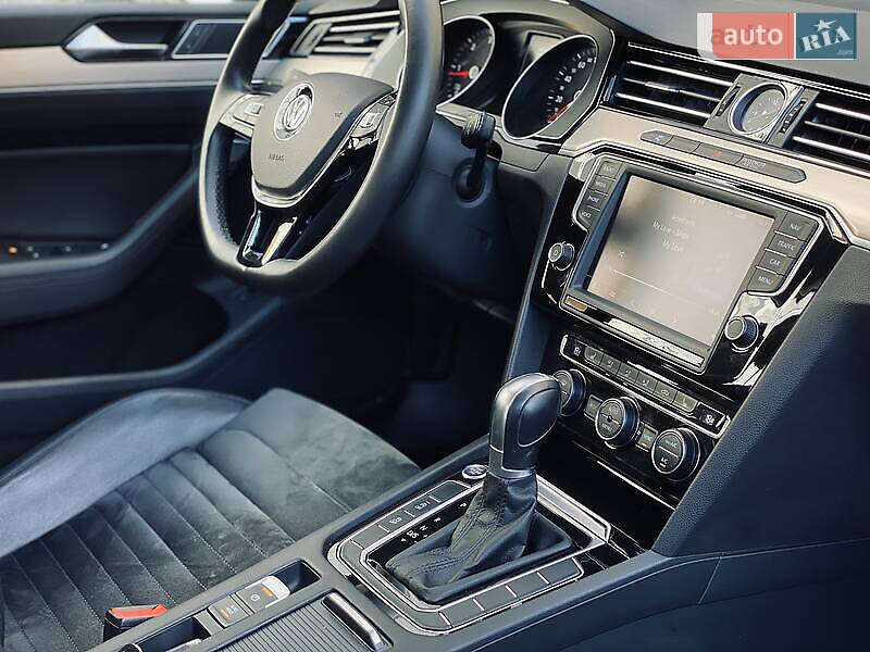 Универсал Volkswagen Passat 2015 в Ивано-Франковске