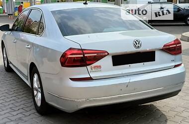 Седан Volkswagen Passat 2017 в Ровно