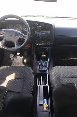 Седан Volkswagen Passat 1995 в 