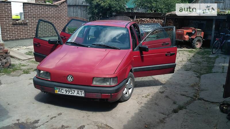 Седан Volkswagen Passat 1993 в Любомле