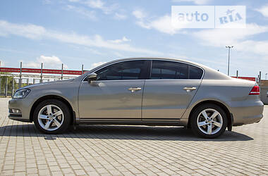 Седан Volkswagen Passat 2013 в Львове