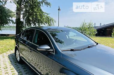 Седан Volkswagen Passat 2011 в Киеве