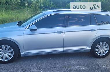 Универсал Volkswagen Passat 2015 в Киеве