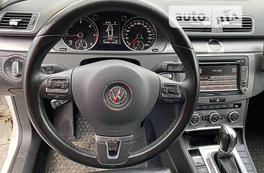 Универсал Volkswagen Passat 2012 в Дрогобыче