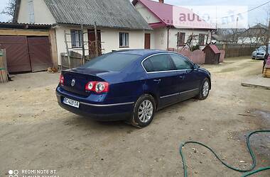 Седан Volkswagen Passat 2005 в Жовкве