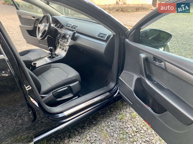 Універсал Volkswagen Passat 2012 в Іршаві