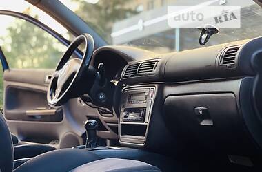 Седан Volkswagen Passat 2003 в 