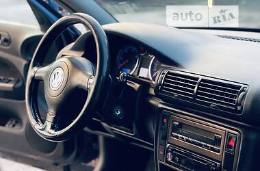 Седан Volkswagen Passat 2003 в 