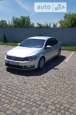 Седан Volkswagen Passat 2012 в Ивано-Франковске