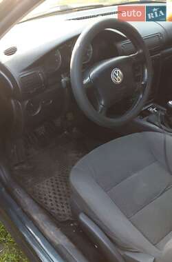 Седан Volkswagen Passat 2004 в 