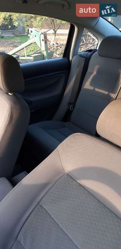 Седан Volkswagen Passat 2004 в Млиніві