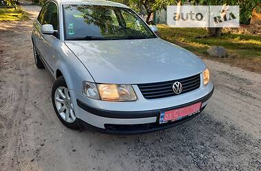 Седан Volkswagen Passat 1999 в Полтаві