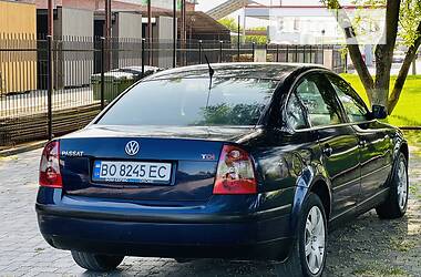 Седан Volkswagen Passat 2003 в 