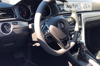 Седан Volkswagen Passat 2018 в Ровно