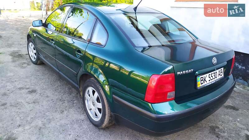 Седан Volkswagen Passat 2000 в Ровно