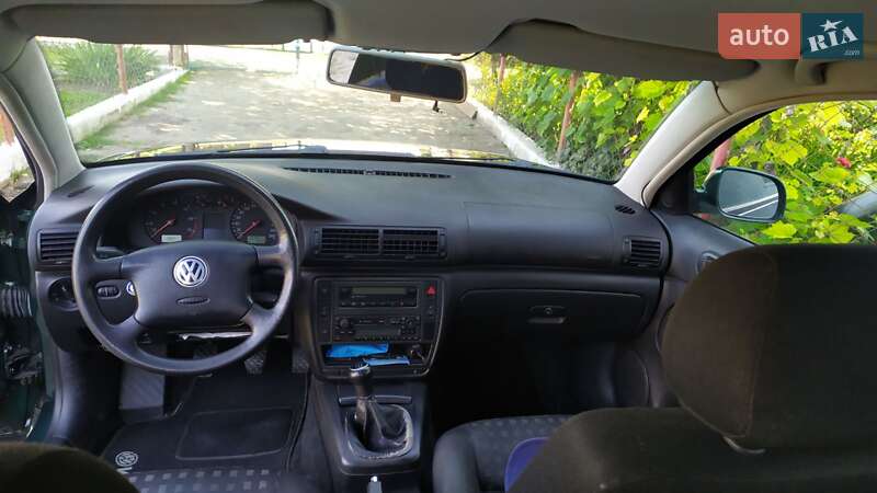 Седан Volkswagen Passat 2000 в Ровно