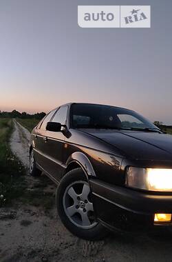 Седан Volkswagen Passat 1990 в Львові