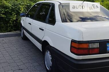 Седан Volkswagen Passat 1993 в Львові